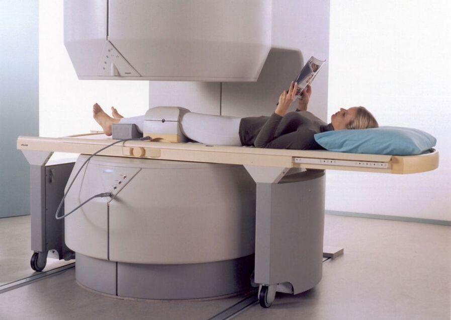 Az arthrosis és az ízületi gyulladás diagnosztizálására MRI-t végeznek